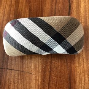 Burberry new Authentic Sunglass case